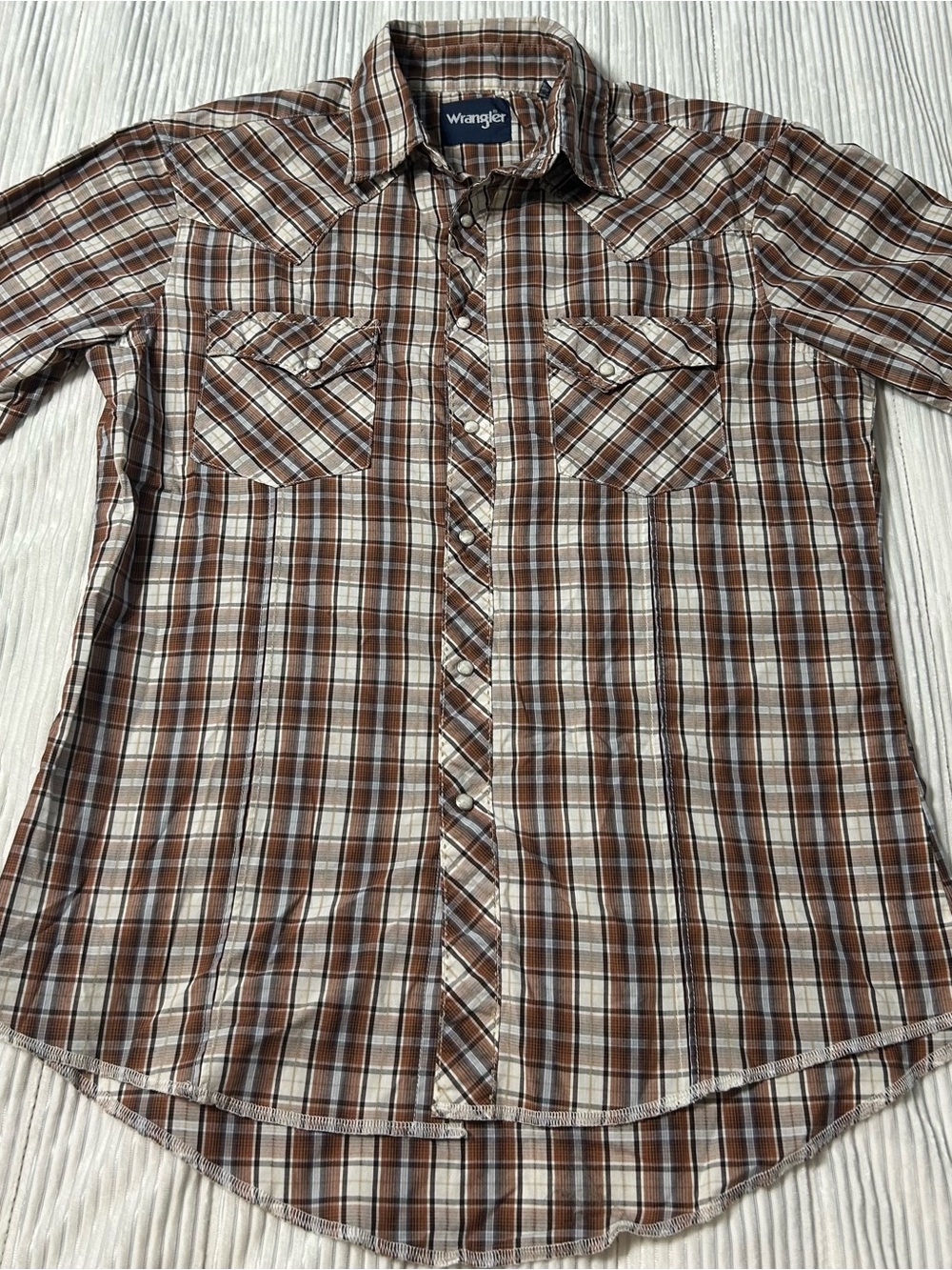 Wrangler Men's Brown and White Plaid Button-Down Western Shirt